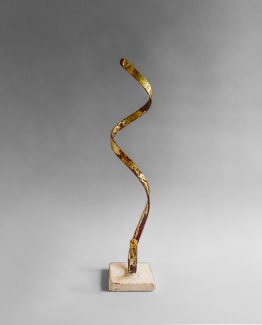 Escultura Rizo con base de piedra