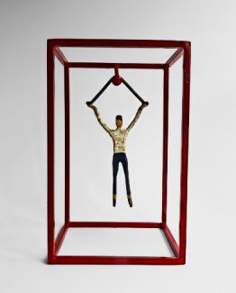 Escultura hombre haciendo deporte